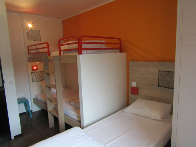 Bedroom 2, hotelF1 Lyon Massieux, Ain