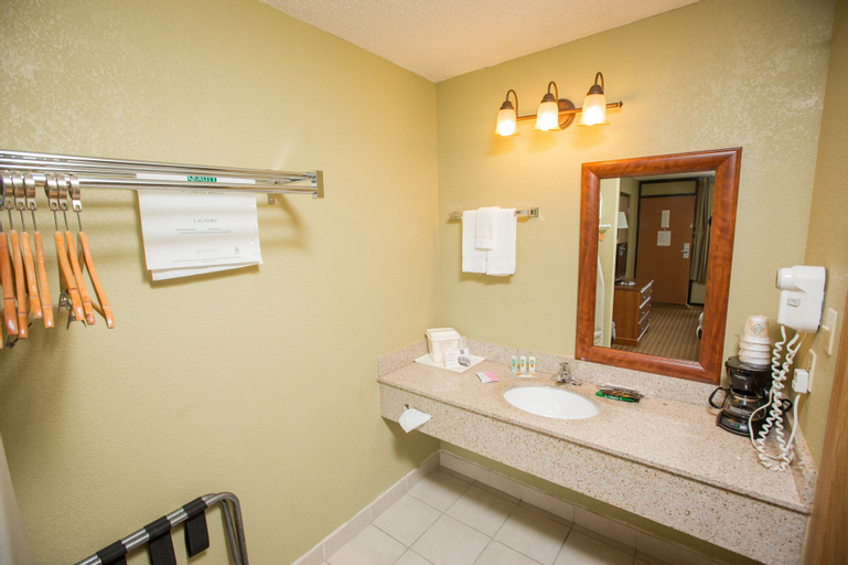 Bedroom 4, Quality Inn Branson On the Strip, Taney