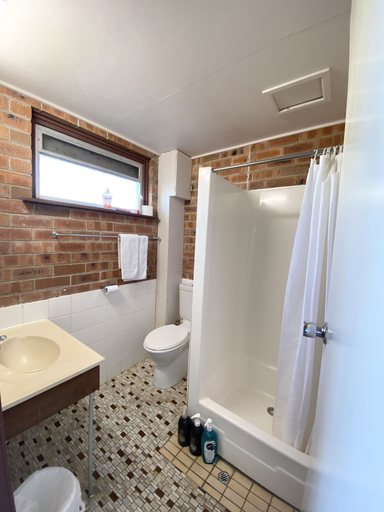 Bathroom 4, Proserpine Motor Lodge, Whitsunday