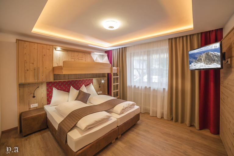 Bedroom 3, Pension Patricia, Zell am See