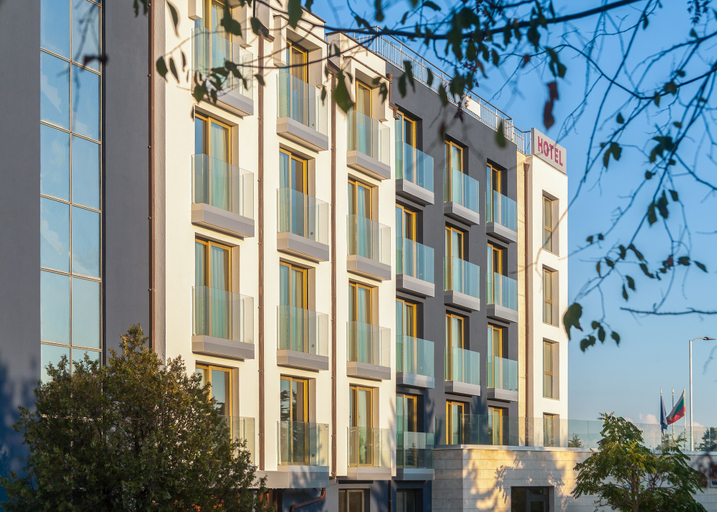 Exterior & Views
