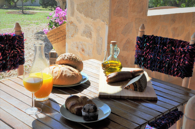Food & Drinks 5, Siamo Donatella, Baleares