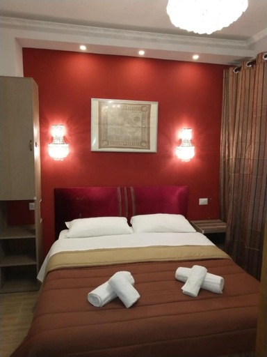 Bedroom 5, Inn miracles seven, Rome
