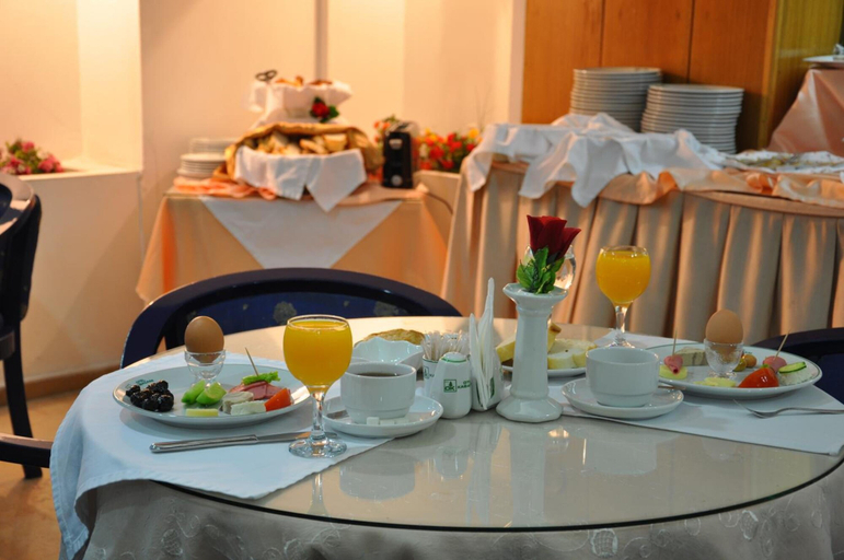 Food & Drinks 4, Otel Kabacam, Konak