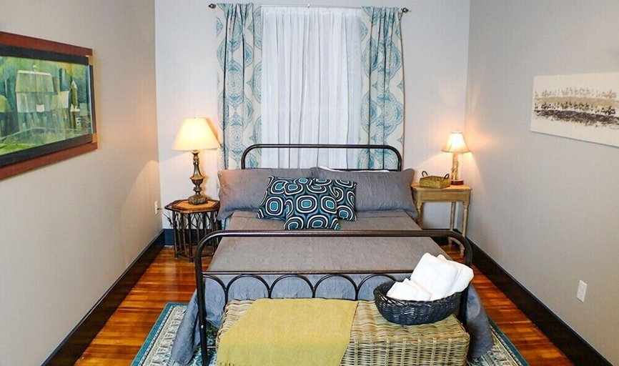 Others 5, Hotel Hartington, Cedar