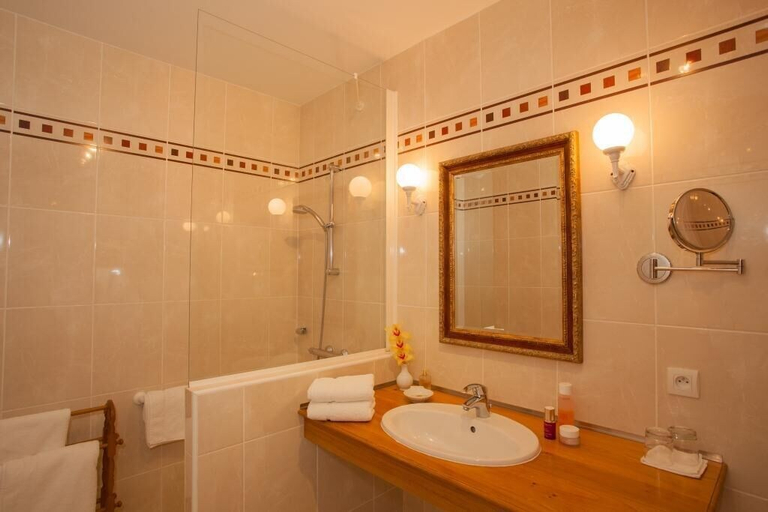 Bathroom 4, Le Fleuray Hotel and Restaurant, Indre-et-Loire