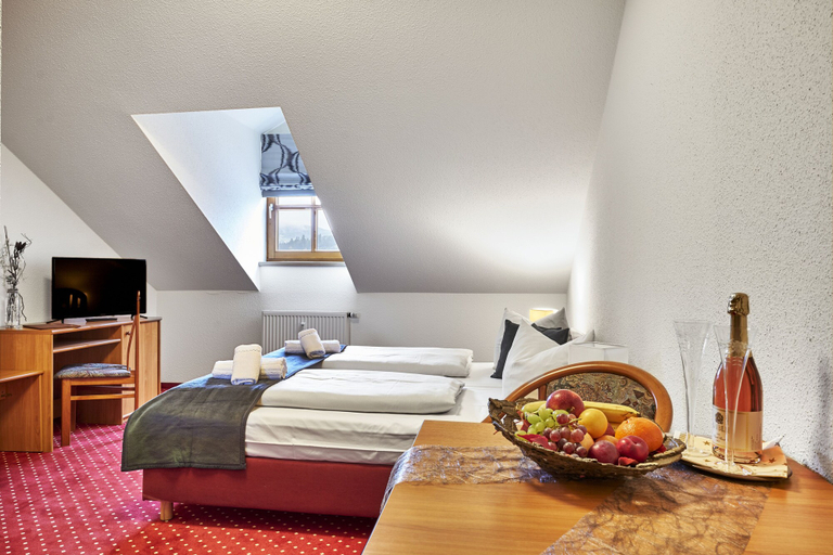 Bedroom 4, Landhotel Donaublick, Passau