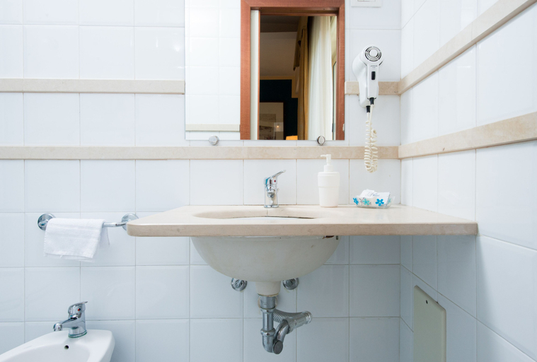 Bathroom 5, San Paolo, Napoli