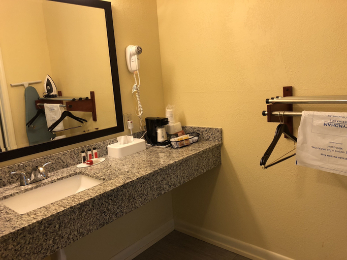 Bathroom 4, Days Inn by Wyndham Natchez, Adams