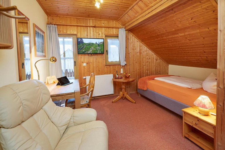Bedroom 3, Land- und Aktivhotel Altmühlaue, Coburg