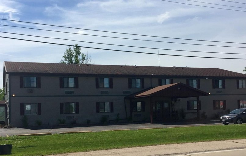 Exterior & Views 2, The Travelers Inn, Iowa