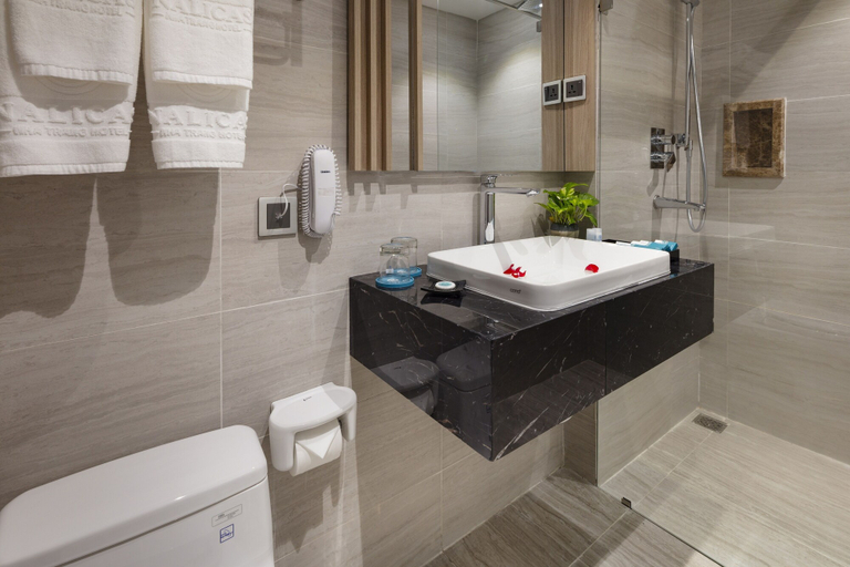 Bathroom 5, Nalicas Hotel, Nha Trang