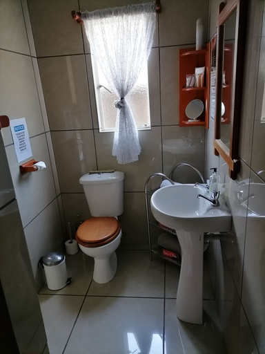 Bathroom 5, Daisy Country Lodge, Namakwa