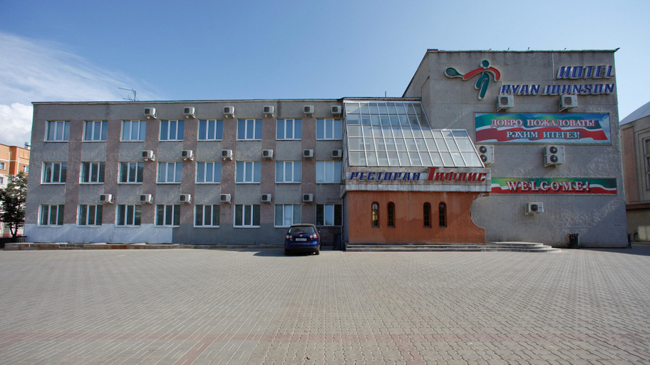 Exterior & Views, Ryan Johnson Hotel, Vysokogorskiy rayon