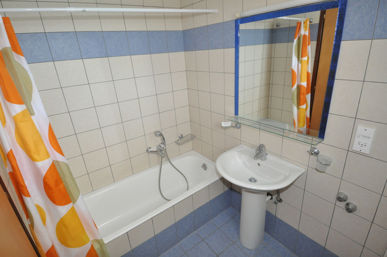Bathroom 5, Pennystella Apartments, Crete