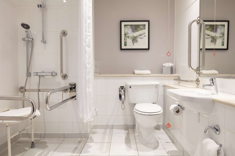 Bathroom 5, DoubleTree by Hilton Edinburgh Airport, Edinburgh