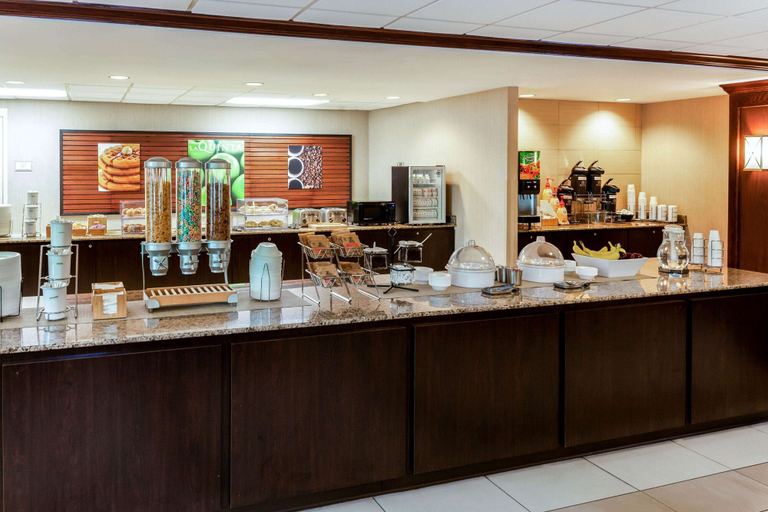 Food & Drinks 5, La Quinta Inn & Suites by Wyndham Milwaukee Bayshore Area, Milwaukee