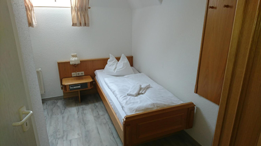Bedroom 2, Gaststätte und Pension Erbgericht, Mittelsachsen
