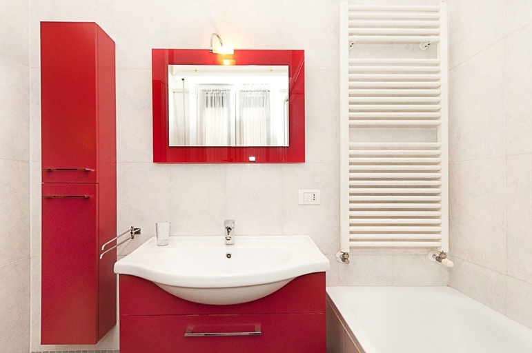 Bathroom 4, By Duomo, Verona