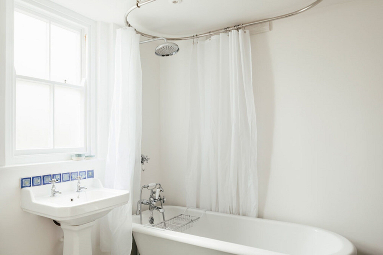 Bathroom, 17 Farmers Meadow, Cornwall