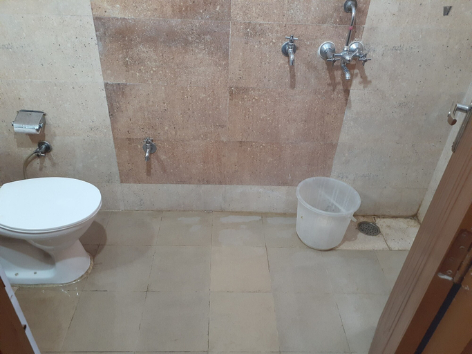 Bathroom 4, Airport Sky Inn, Jaipur