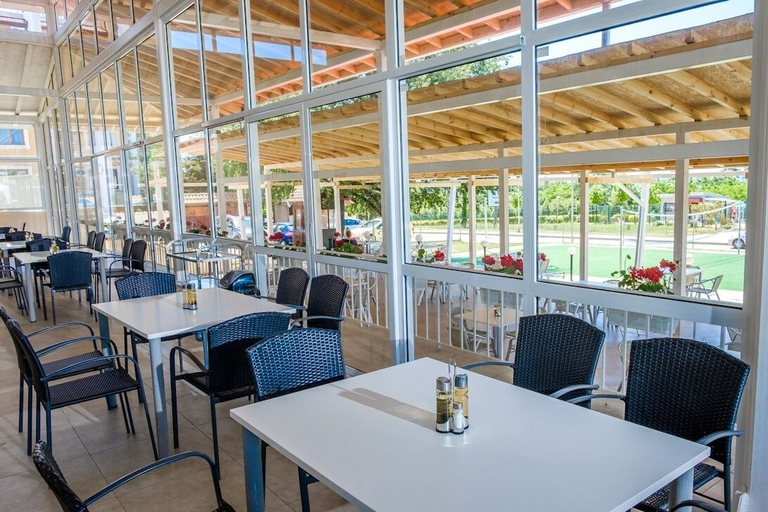Food & Drinks 5, Hotel Vemara Club, Byala