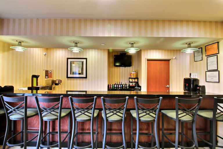 Food & Drinks 5, AmericInn by Wyndham Oshkosh, Winnebago