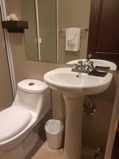 Bathroom 4, All Days Inn And Out, Antiguo Cuscatlán
