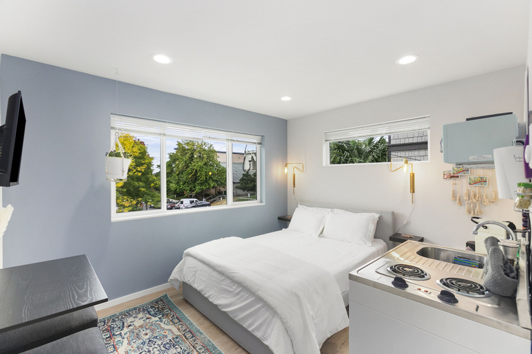 Ballard's sweet suites, King