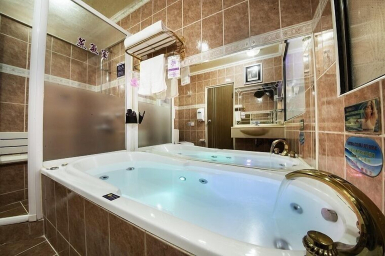 Bathroom 3, Wen Sha Bao, Tainan