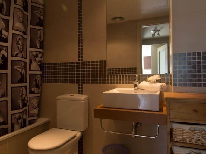 Bathroom, Apartamento Tropicana Ref. 1088 by Iberplaya, Tarragona