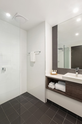 Bathroom 5, Mercure Sunshine Coast Kawana Waters, Caloundra - Kawana