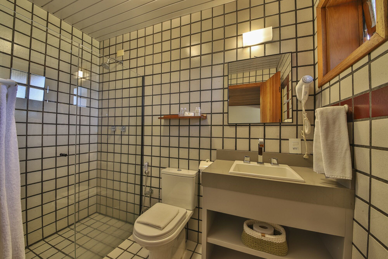 Bathroom 4, Esquilo Hotel, Camanducaia