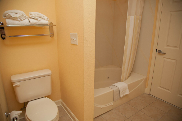 Bathroom 3, Horizon at 77th, Horry