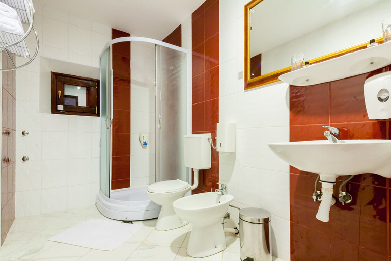 Bathroom 4, Hotel Kulla e Balshajve