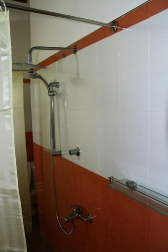 Bathroom 4, Supunvilla, Bentota