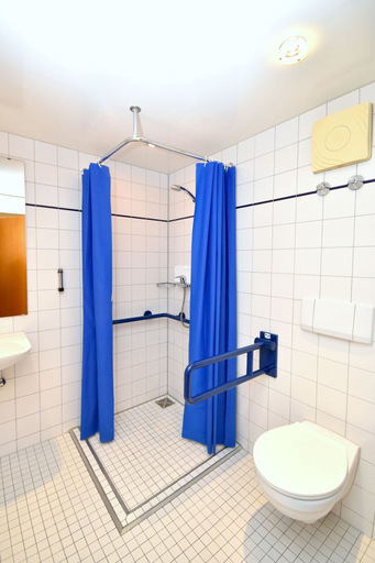 Bathroom 5, Hotel Zum Deutschen Hause, Oldenburg