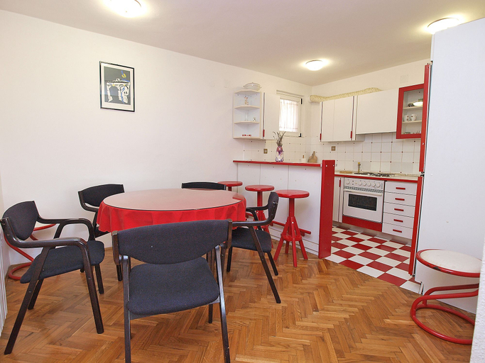 Others 5, Apartment 864, Pula