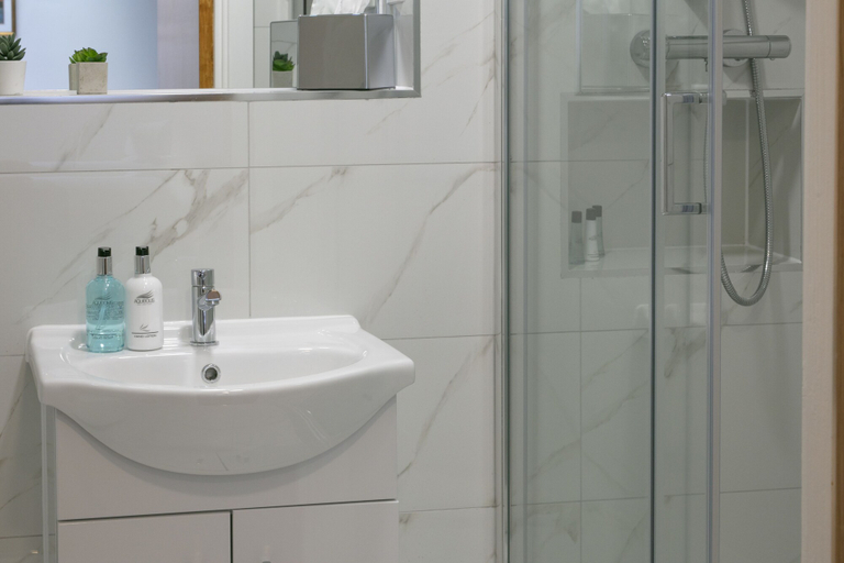 Bathroom 4, Best Western Northfields Ealing Hotel-Opposite Northfield Station -Piccadilly line, London