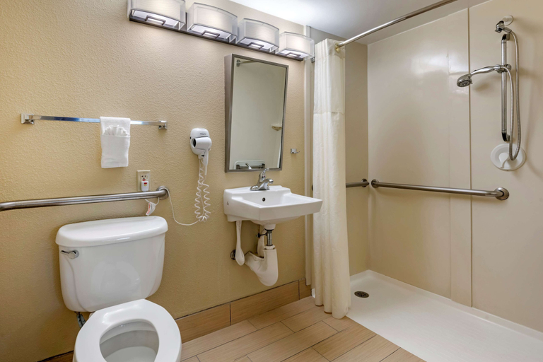 Bathroom 5, Best Western Downtown Stuart, Martin