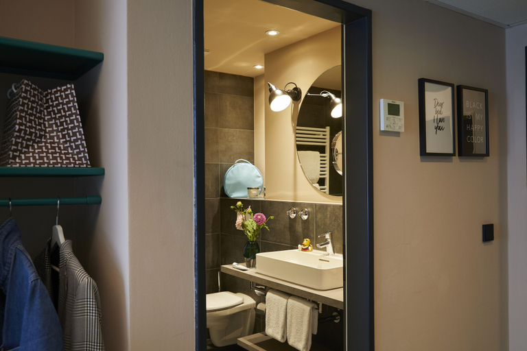 Bathroom 5, Hotel Metropol by Maier Privathotels, München