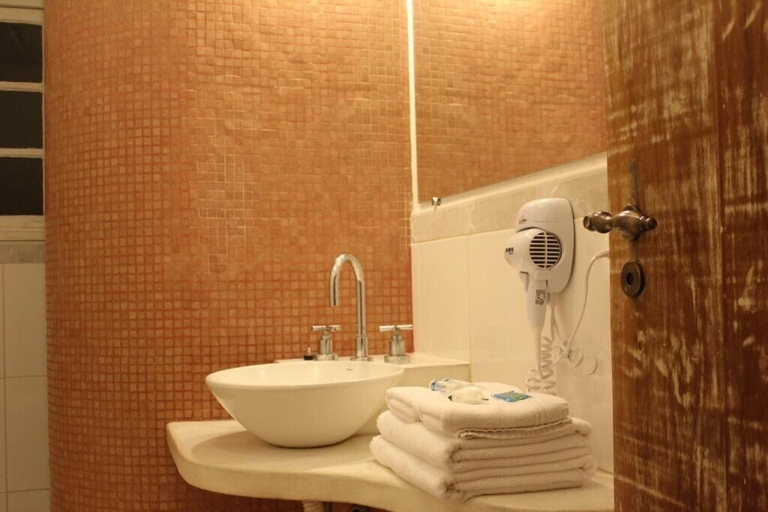 Bathroom 4, Pousada Cantares, Tiradentes