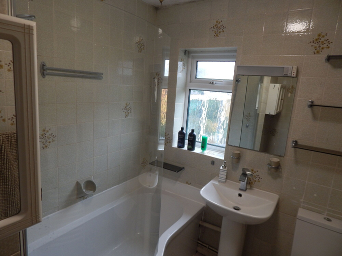 Bathroom 4, The Vineyard - Corporate and family stay, Cambridgeshire