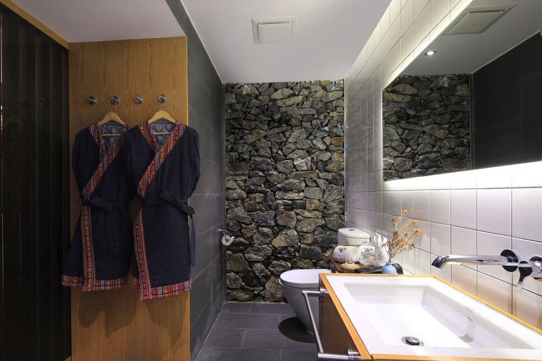 Bathroom 4, The Rock Hotel, Lijiang