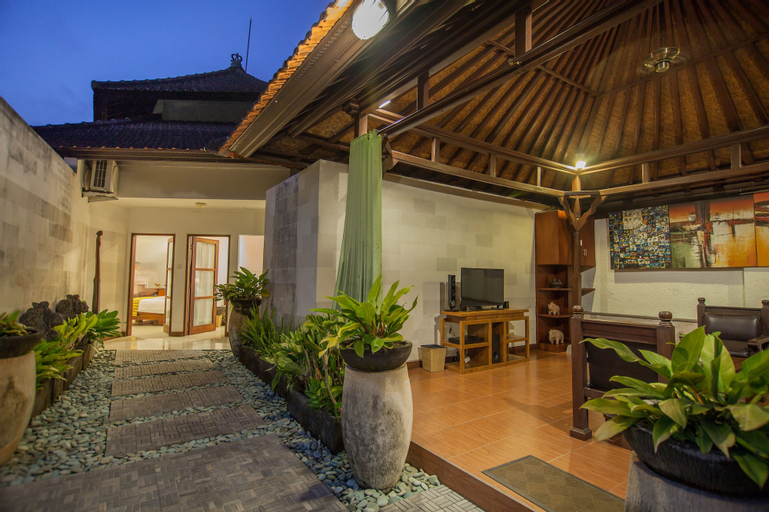 Exterior & Views 16