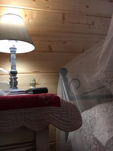 Bedroom 3, La cabane Romantique et sa balneotherapie, Var