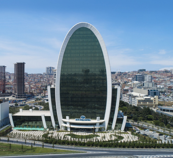 Exterior & Views 17