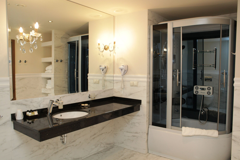 Bathroom 5, Hotel Afrodyta Business & SPA, Grodzisk Mazowiecki