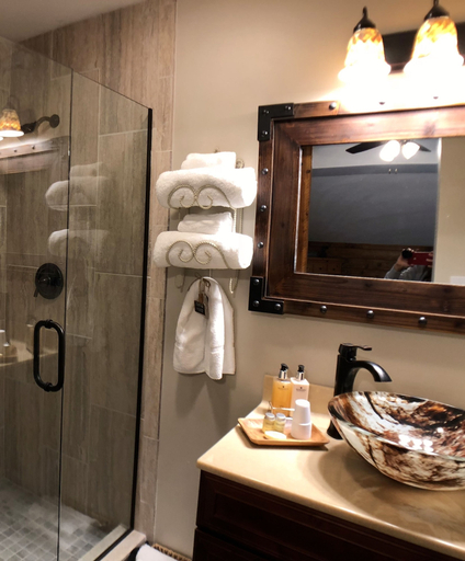 Bathroom 4, Walnut Waters Bed & Breakfast, Johnson