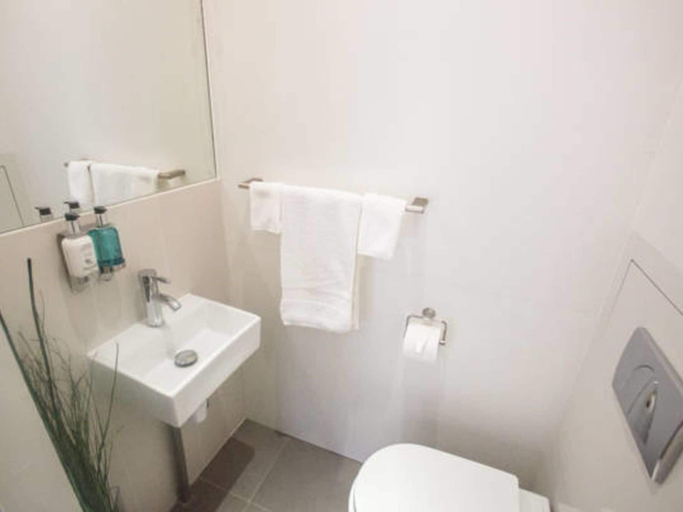 Bathroom 4, Room Home Stay, London